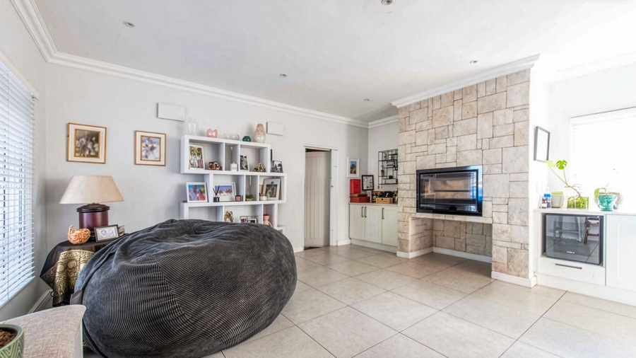 4 Bedroom Property for Sale in Welgelegen Western Cape